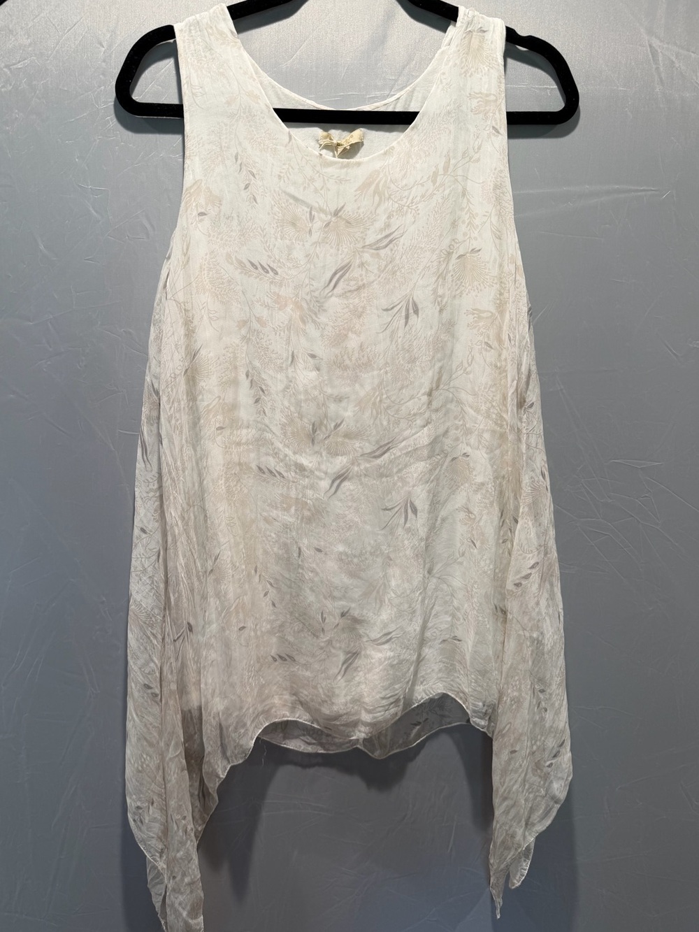 NWT Giusy Ivory Pure Silk Handkerchief Hem Tank Top Medium